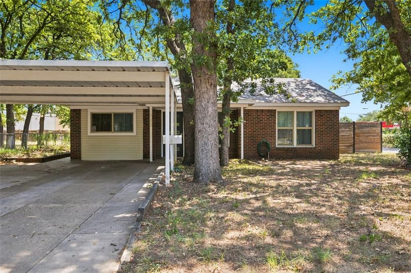 720 Thersa Drive, River Oaks TX 76114
