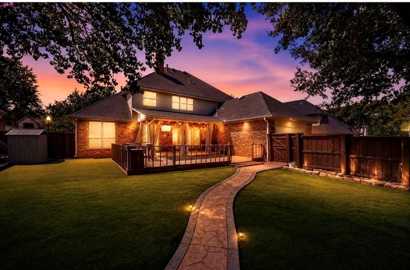 2311 Creekside Circle N, Irving TX 75063 - Photo 2