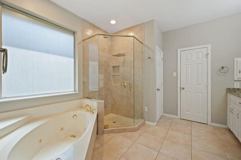 2311 Creekside Circle N, Irving TX 75063 - Photo 17
