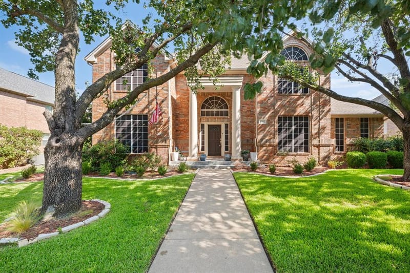 2311 Creekside Circle N, Irving TX 75063