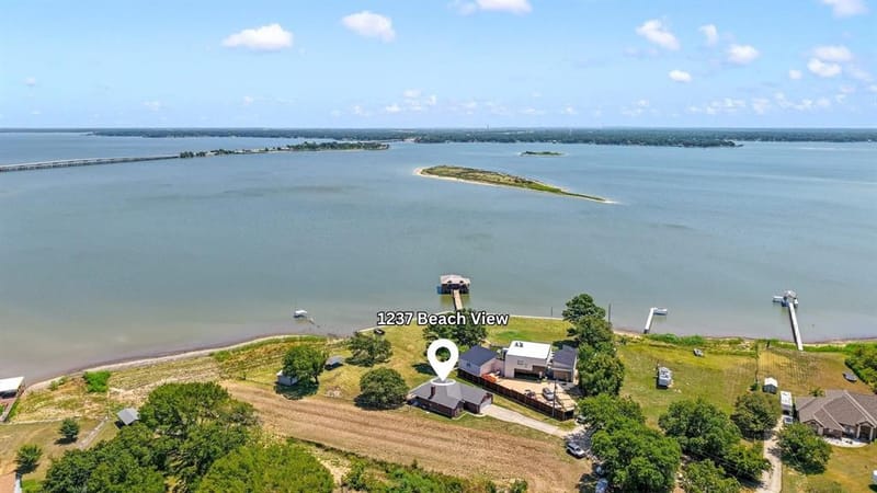 1237 Beachview, Seven Points TX 75143