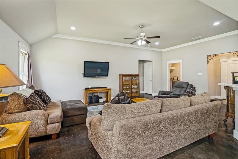 816 W Park Avenue, Weatherford TX 76086 - Photo 2