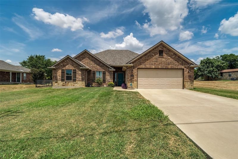 816 W Park Avenue, Weatherford TX 76086