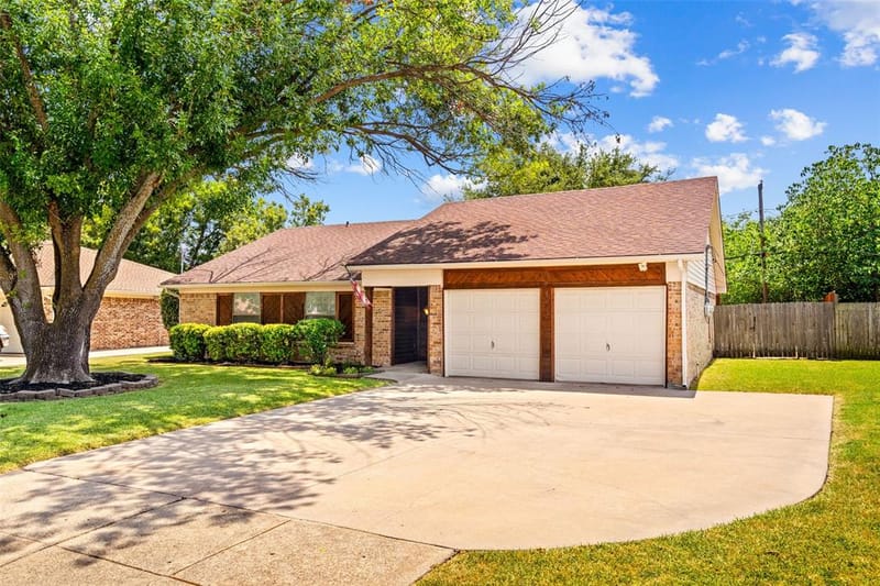 1032 Kane Street, Benbrook TX 76126