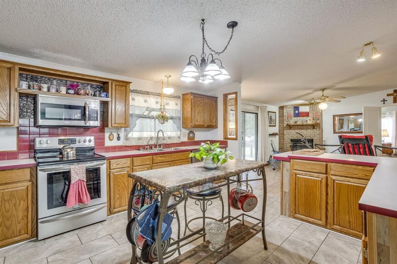 4406 Appletree Court, Granbury TX 76048 - Photo 11