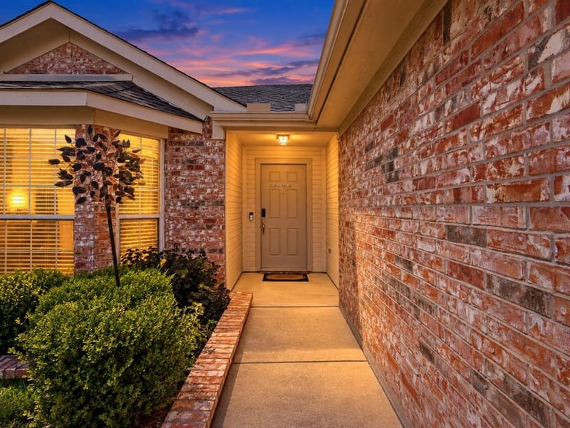 8404 Bowspirit Lane, Fort Worth TX 76053 - Photo 2