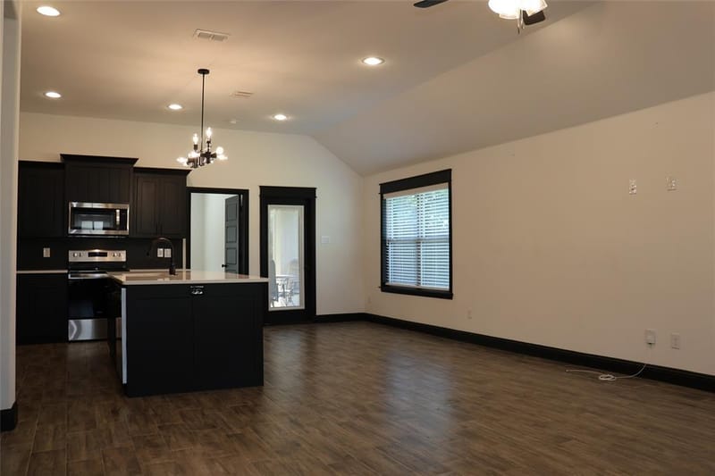 213 Clover Circle, Weatherford TX 76086 - Photo 8