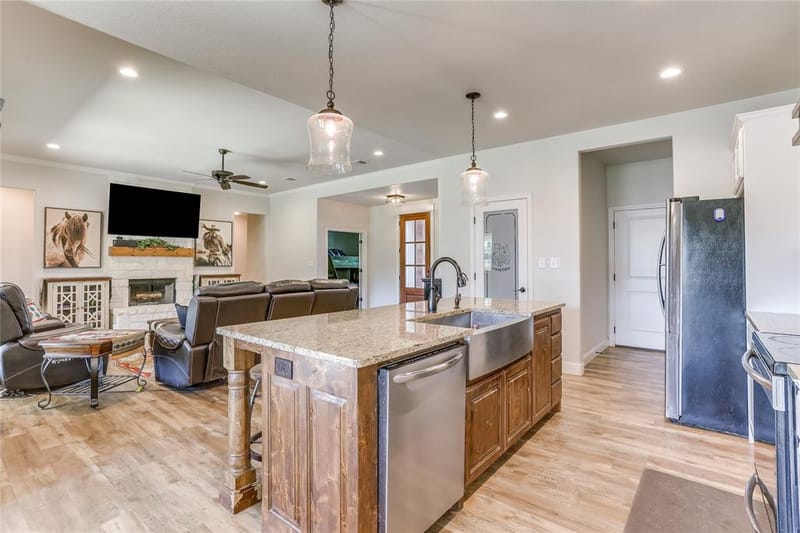 1000 Churchill Lane, Millsap TX 76066 - Photo 9