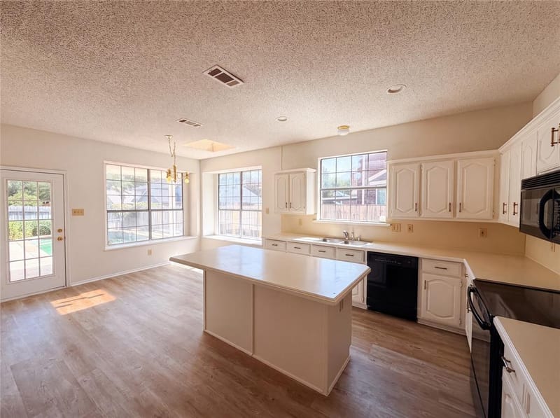 2909 Lois Lane, Rowlett TX 75088 - Photo 9