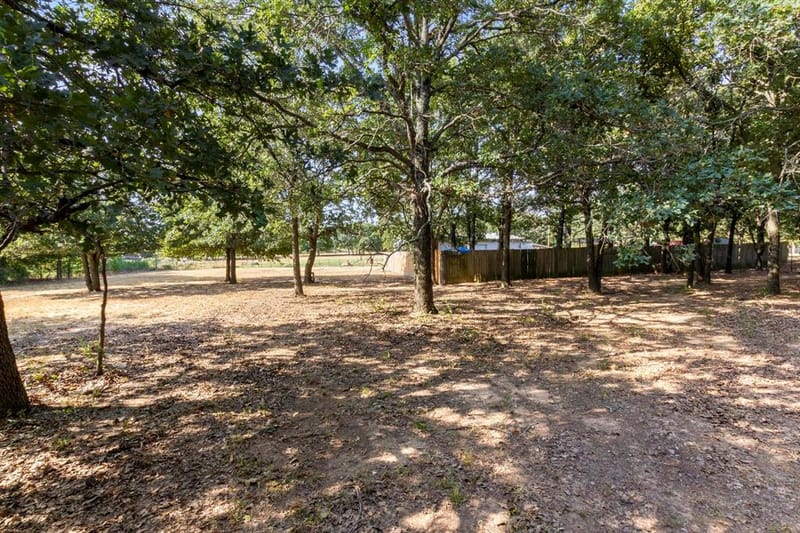 313 Hogan Lane, Whitesboro TX 76273 - Photo 23