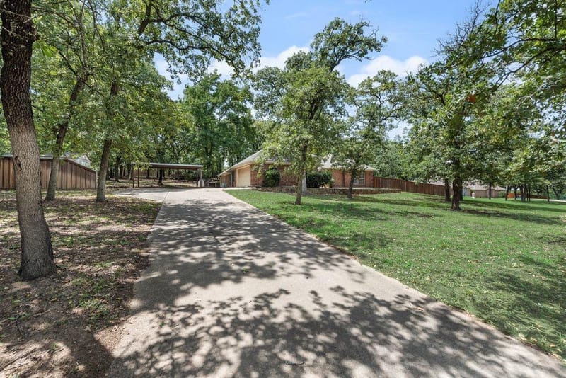 1022 Oak Tree Drive, Fort Worth TX 76140 - Photo 2