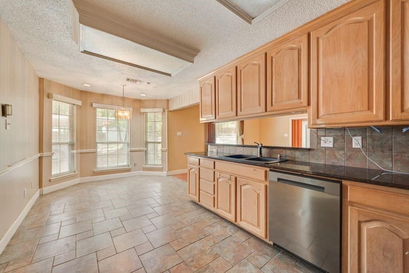 1022 Oak Tree Drive, Fort Worth TX 76140 - Photo 5