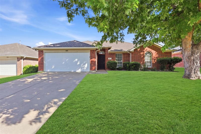 625 Jamie Lane, Mansfield TX 76063