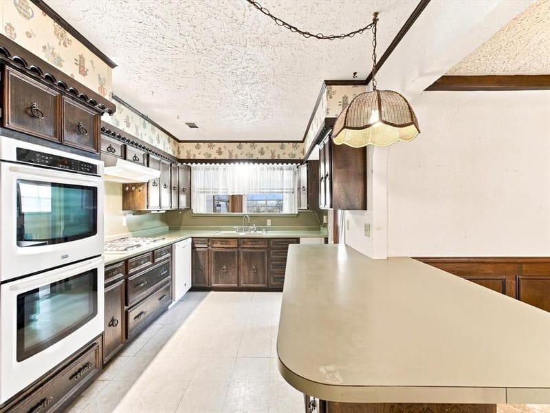 3323 William Brewster Drive, Irving TX 75062 - Photo 3
