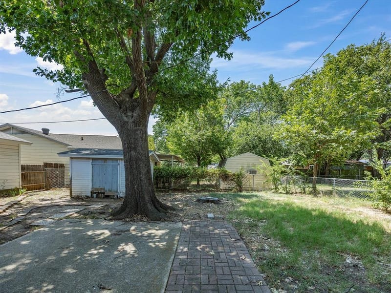 3323 William Brewster Drive, Irving TX 75062 - Photo 32