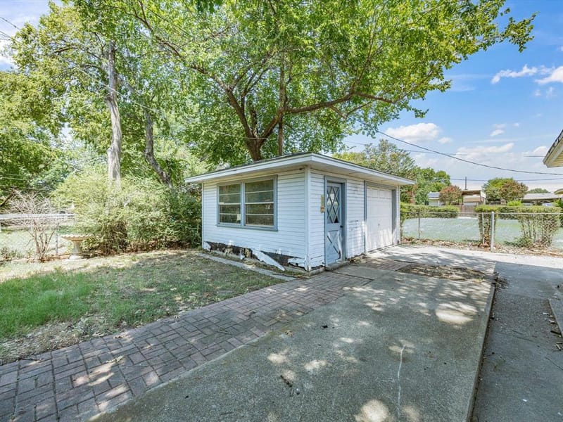 3323 William Brewster Drive, Irving TX 75062 - Photo 35