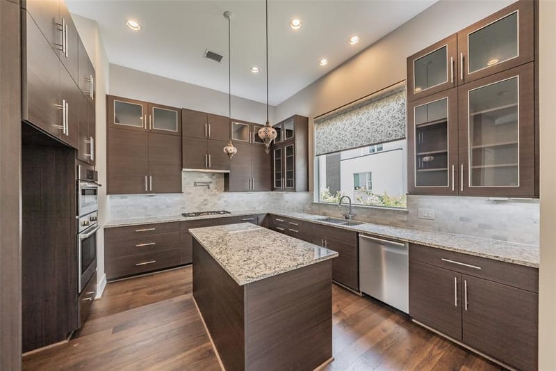 381 E Greenbriar Lane # 804, Dallas TX 75203 - Photo 17