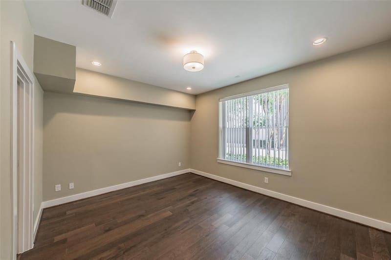 381 E Greenbriar Lane # 804, Dallas TX 75203 - Photo 9