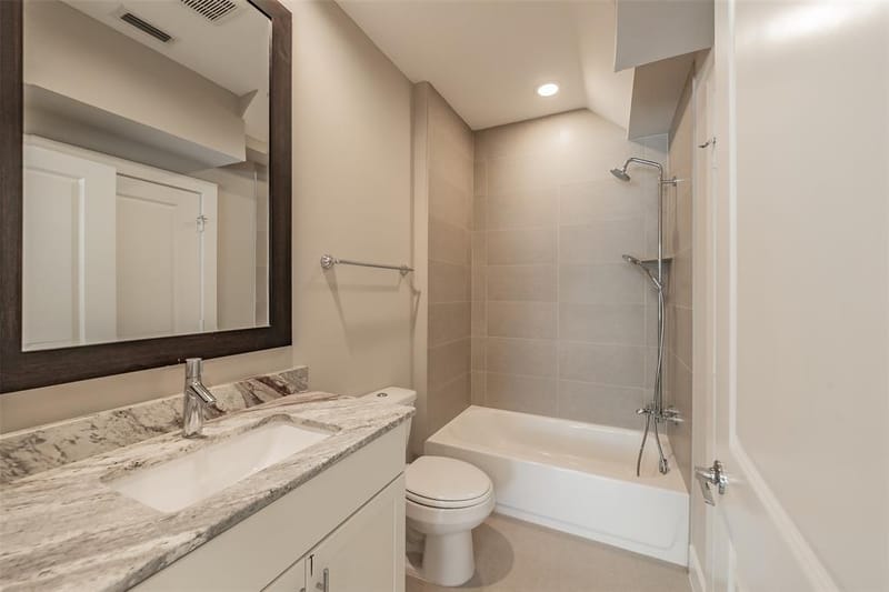 381 E Greenbriar Lane # 804, Dallas TX 75203 - Photo 11