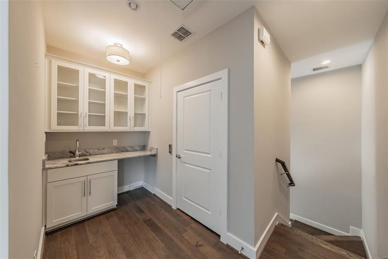 381 E Greenbriar Lane # 804, Dallas TX 75203 - Photo 29