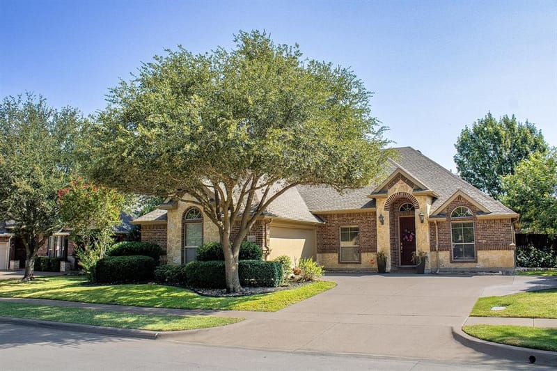 8407 Pecan Creek Drive, Arlington TX 76001