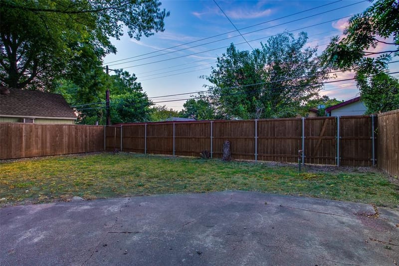 2745 Ivandell Avenue, Dallas TX 75211 - Photo 34