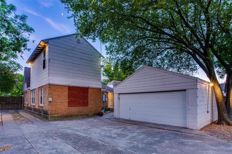 2745 Ivandell Avenue, Dallas TX 75211 - Photo 35