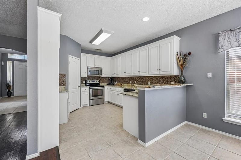 1910 Bentwood Court, Grapevine TX 76051 - Photo 12