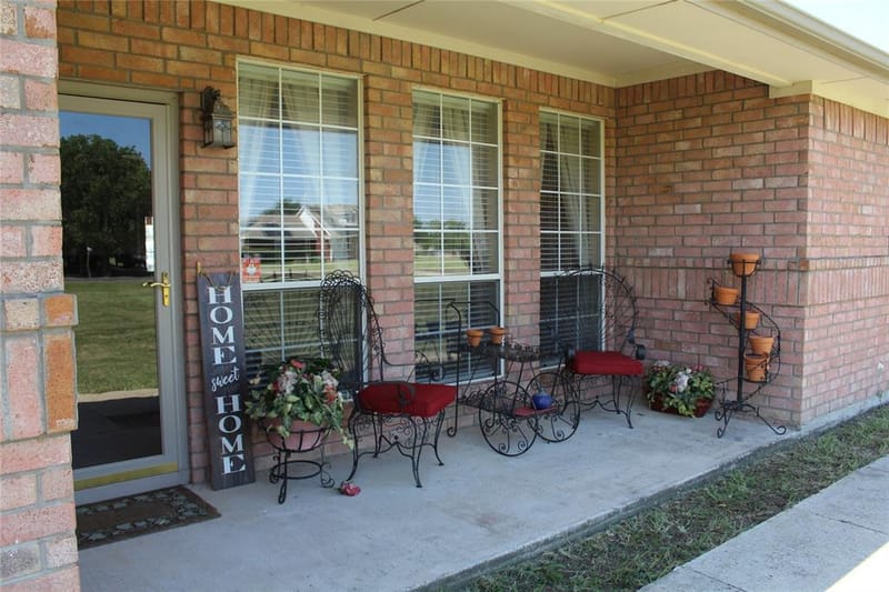 166 Meadowview Circle, Van Alstyne TX 75495 - Photo 3