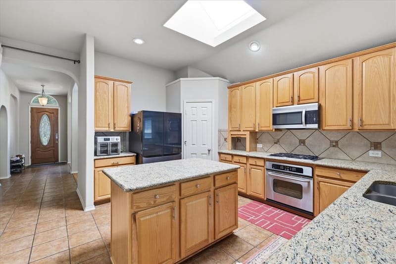 13875 Valley Mills Drive, Frisco TX 75033 - Photo 2
