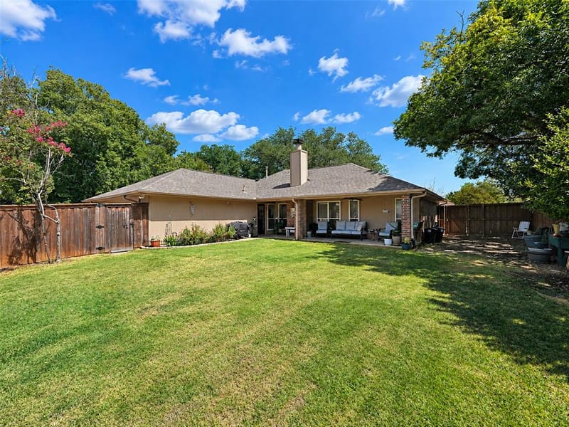 2136 Goldfinch Drive, Lewisville TX 75077 - Photo 5
