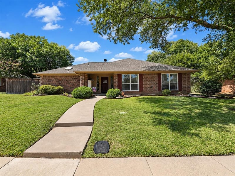 2136 Goldfinch Drive, Lewisville TX 75077 - Photo 4