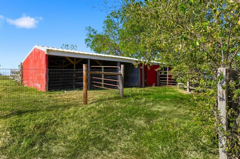 3873 Lois Road E, Sanger TX 76266 - Photo 6