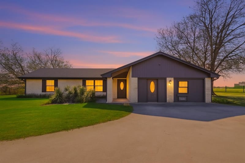 3873 Lois Road E, Sanger TX 76266