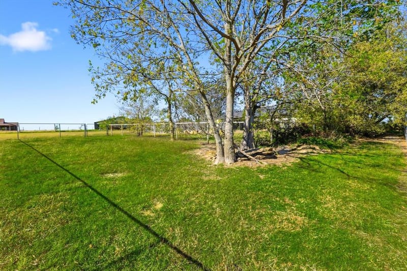 3873 Lois Road E, Sanger TX 76266 - Photo 34