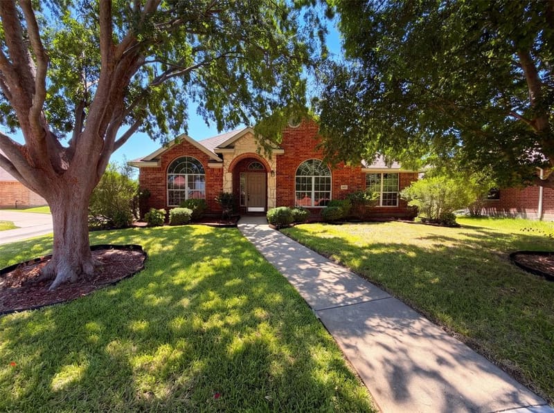 6401 Marquett Drive, Rowlett TX 75089