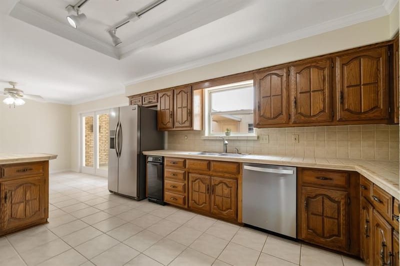 3020 Stonehenge Lane, Carrollton TX 75006 - Photo 16