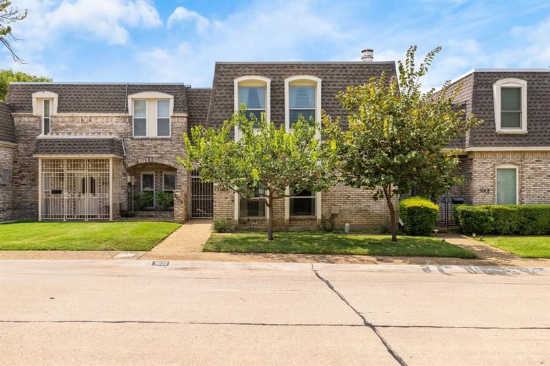 3020 Stonehenge Lane, Carrollton TX 75006