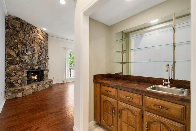 3020 Stonehenge Lane, Carrollton TX 75006 - Photo 9