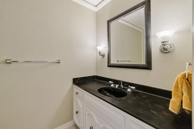 3020 Stonehenge Lane, Carrollton TX 75006 - Photo 11