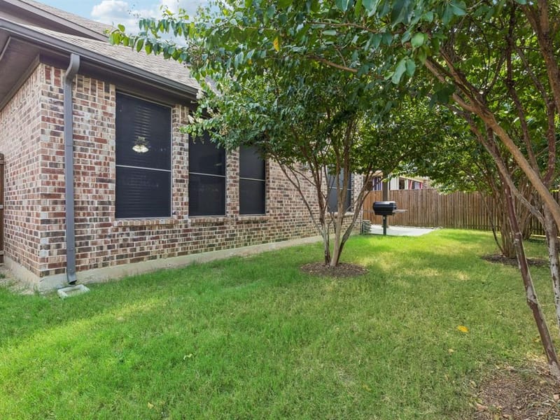 985 E Villas Court, Lewisville TX 75067 - Photo 12