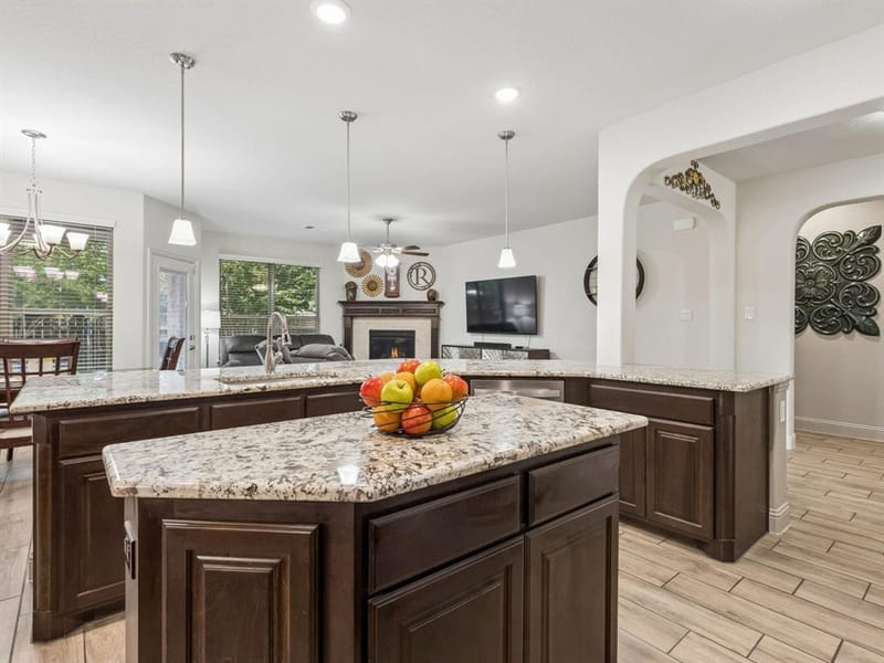 985 E Villas Court, Lewisville TX 75067 - Photo 9