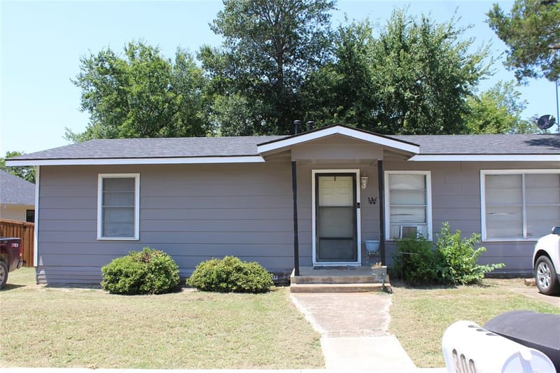 310 S Santa Fe Street, Wolfe City TX 75496