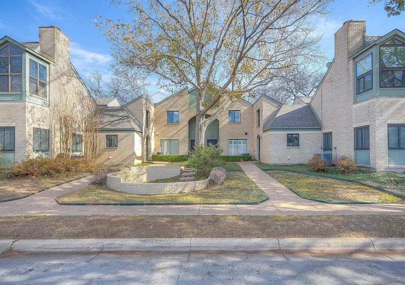 2633 Mccart Avenue, Fort Worth TX 76110