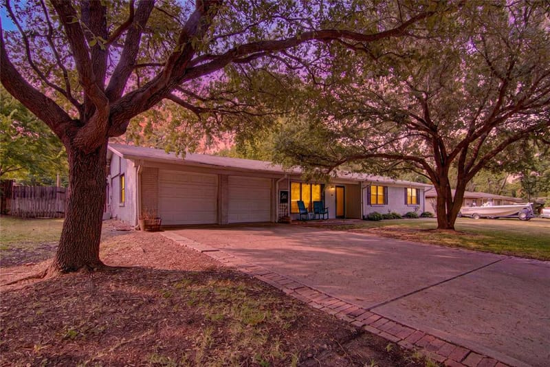 807 W Elizabeth Drive, Robinson TX 76706 - Photo 2