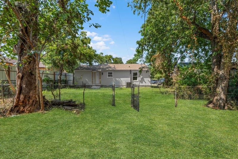 3454 Moberly Street, Fort Worth TX 76119 - Photo 22