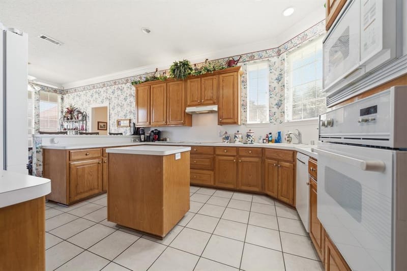 10108 Polo Park Circle, Waco TX 76712 - Photo 6