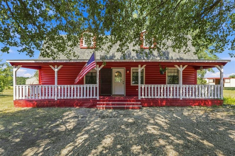 1549 County Road 2130, Telephone TX 75488