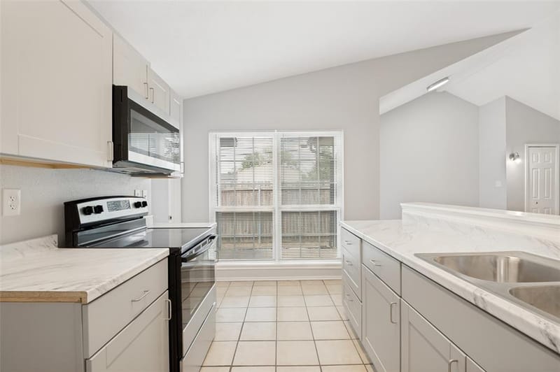 3006 Oak Ridge Place, Grand Prairie TX 75052 - Photo 13