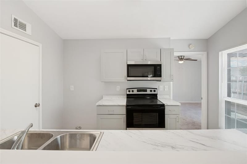 3006 Oak Ridge Place, Grand Prairie TX 75052 - Photo 12